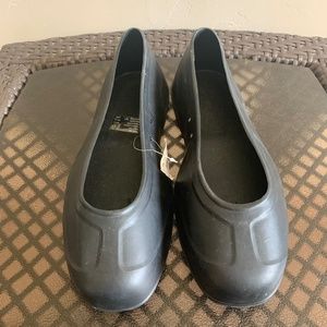 SafeTStep men's oil & slip resistant rubber shoes size 7-8